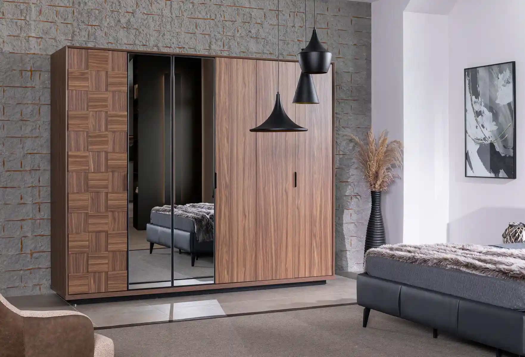 Sliding wardrobe or hinged wardrobe?