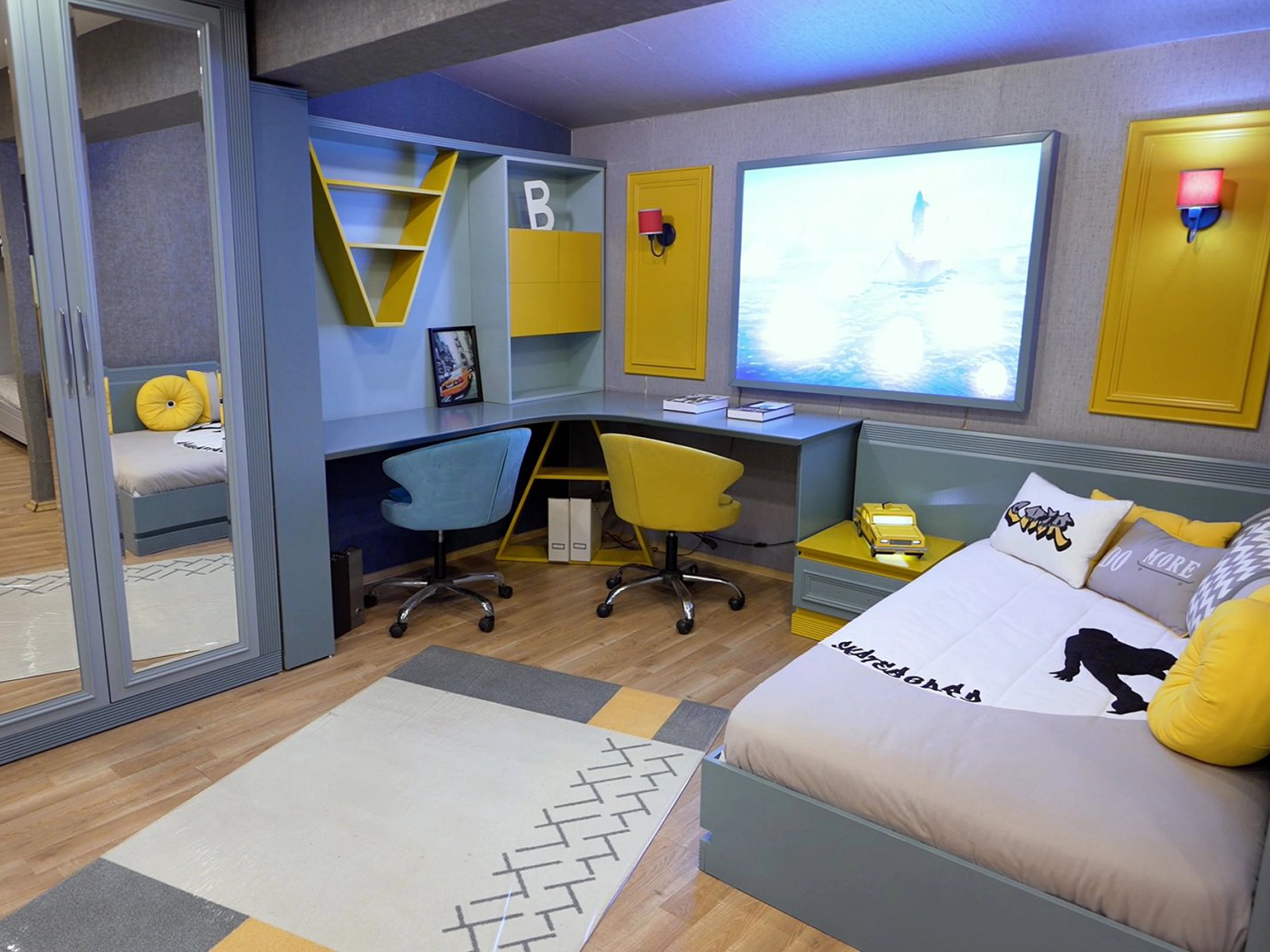 How should a teenager's room be decorated?